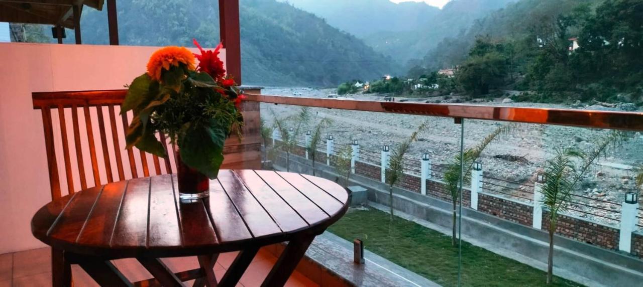 Qcent Woods Resort & Spa, Rishīkesh Buitenkant foto