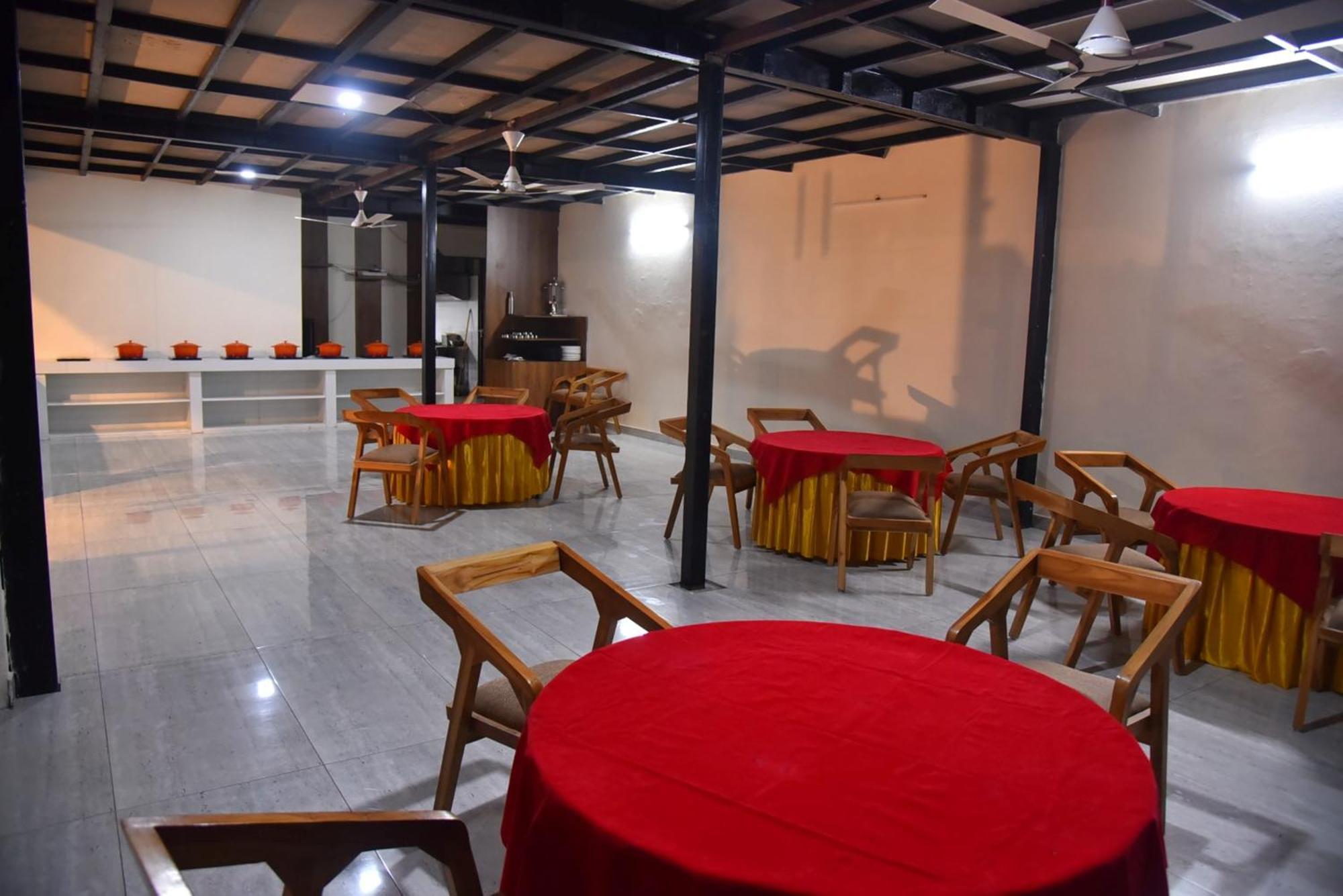Qcent Woods Resort & Spa, Rishīkesh Buitenkant foto