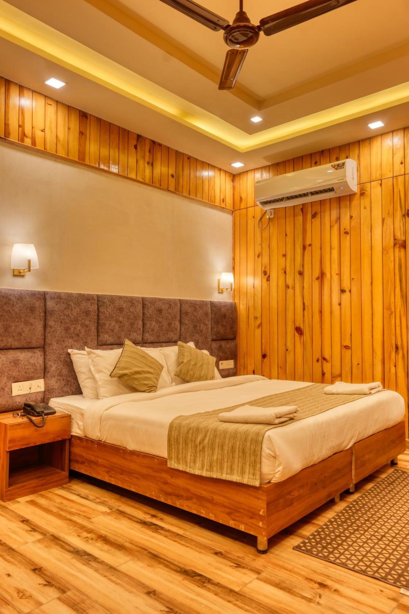 Qcent Woods Resort & Spa, Rishīkesh Buitenkant foto