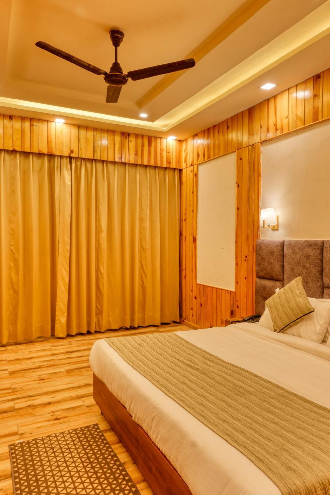 Qcent Woods Resort & Spa, Rishīkesh Buitenkant foto