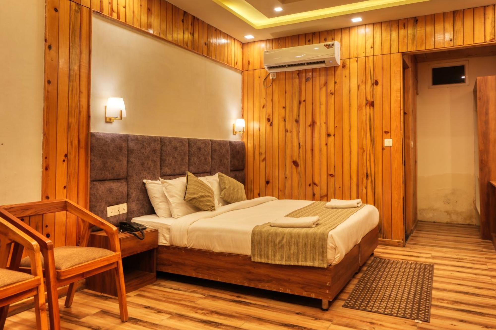 Qcent Woods Resort & Spa, Rishīkesh Buitenkant foto