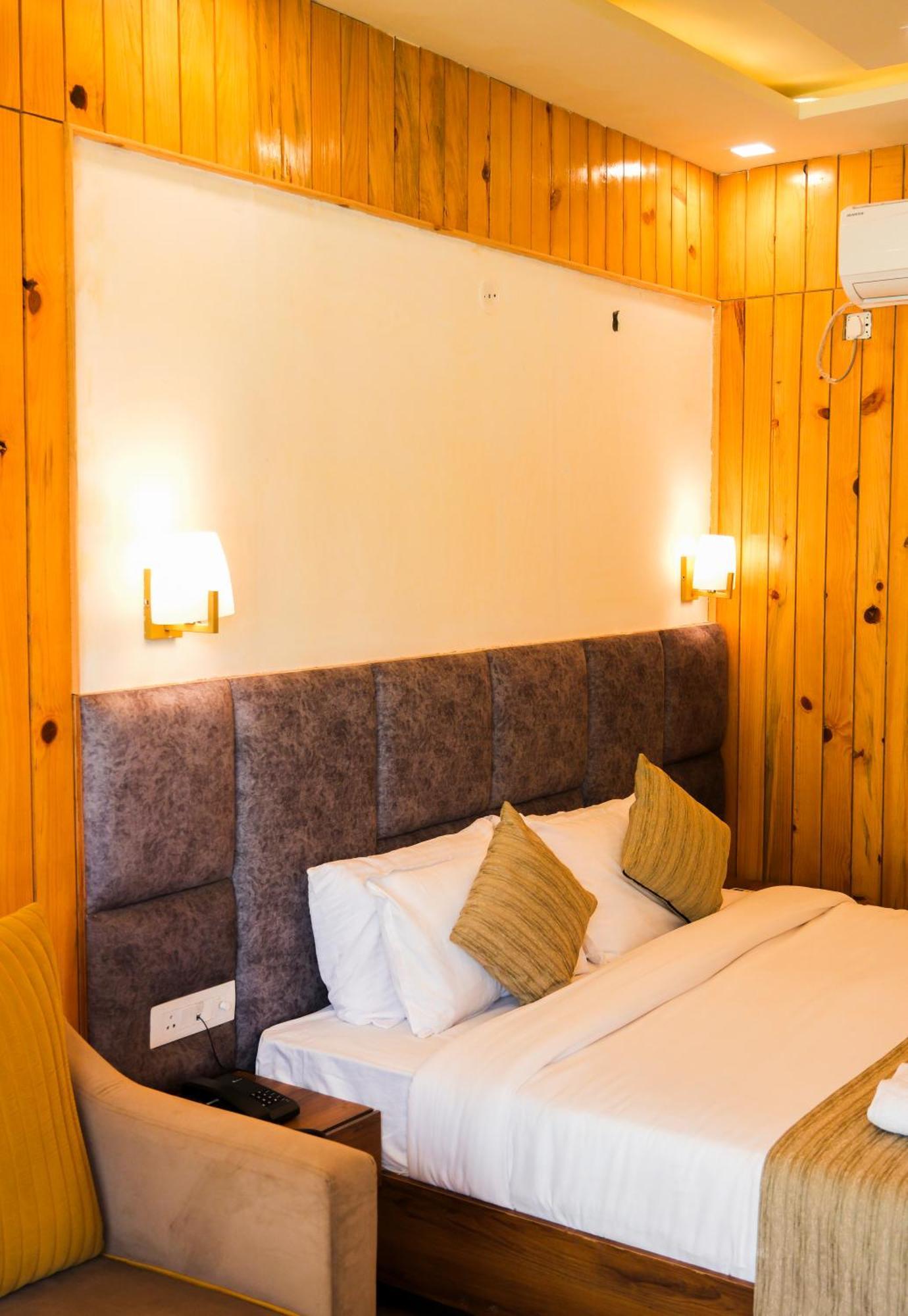Qcent Woods Resort & Spa, Rishīkesh Buitenkant foto